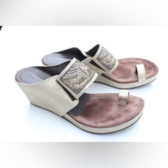 Donald J. Pliner Gilett wedges - Picture 6 of 14